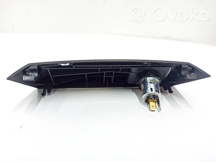 Mercedes-Benz R W251 Cornice accendisigari posteriore A2516890137