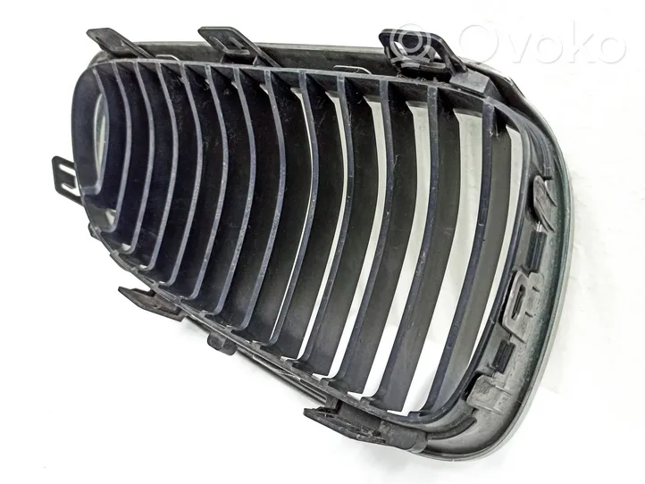 BMW 3 E92 E93 Grille calandre supérieure de pare-chocs avant 22405910