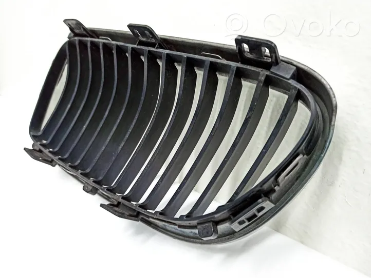 BMW 3 E92 E93 Maskownica / Grill / Atrapa górna chłodnicy 22405910