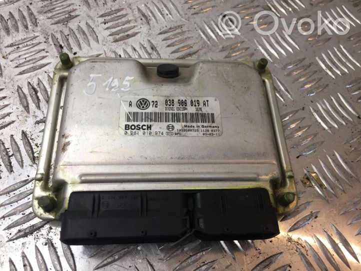 Volkswagen Golf IV Calculateur moteur ECU 038906019AT