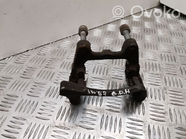 Volkswagen PASSAT B7 Rear brake pad spring 