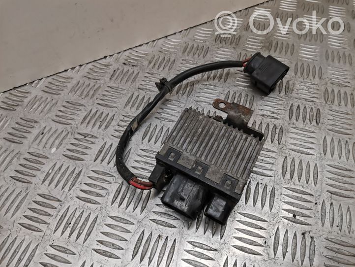 Audi A4 S4 B7 8E 8H Jäähdytyspuhaltimen rele 8E0959501P