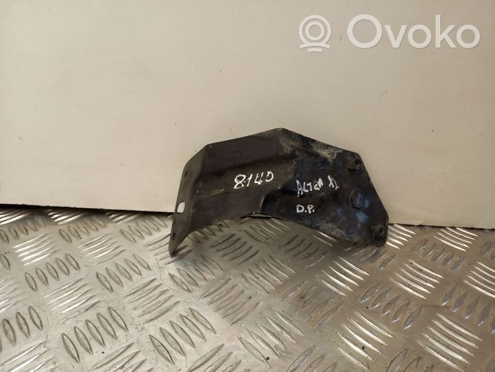 Seat Altea XL Supporto di montaggio del parafango 8P0821136