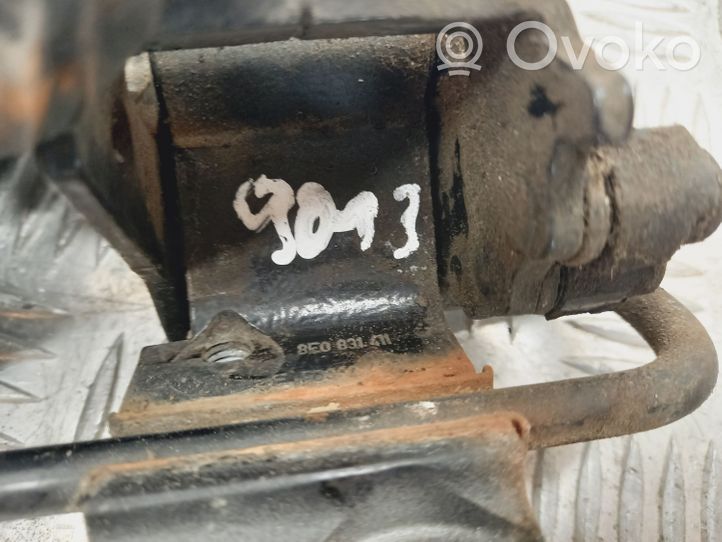 Audi A4 S4 B6 8E 8H Cerniera superiore della portiera anteriore 8E0831411