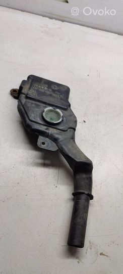 Audi A4 S4 B8 8K Tubo riempimento della vaschetta del liquido lavavetri 8t1955463B