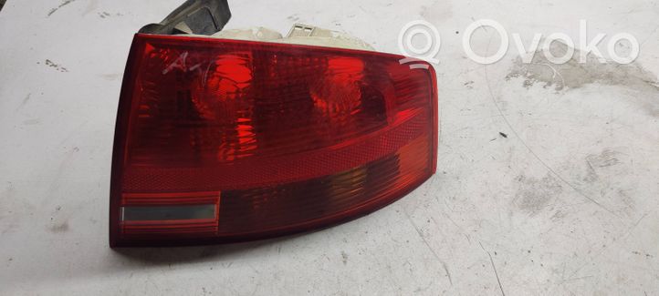 Audi A4 S4 B7 8E 8H Luci posteriori 8e5945096