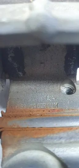 Volkswagen Eos Charnière inférieure de porte avant 1Q0831412A
