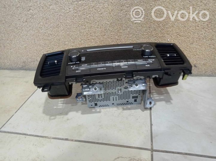 Toyota Sienna XL30 III Unité principale radio / CD / DVD / GPS 8612008270