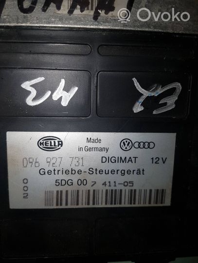 Volkswagen PASSAT B4 Module de contrôle de boîte de vitesses ECU 096927731