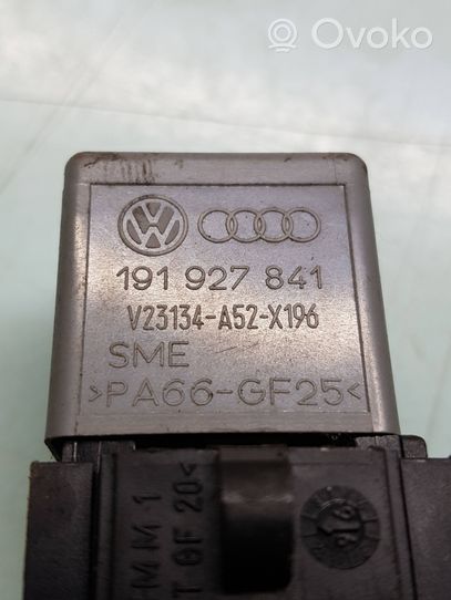 Volkswagen PASSAT B4 Autres relais 191927841