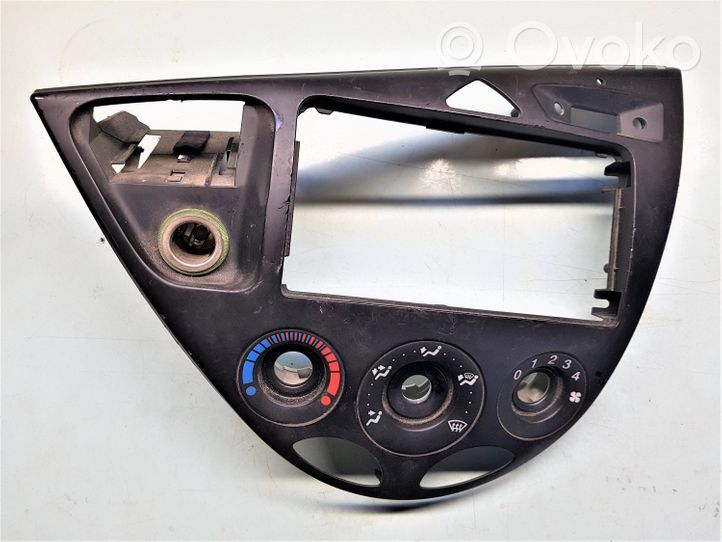 Ford Focus Klimato kontrolės/ pečiuko kontrolės apdaila 98aba047a04