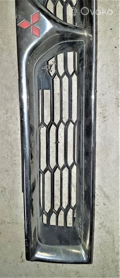 Mitsubishi Galant Grille calandre supérieure de pare-chocs avant 