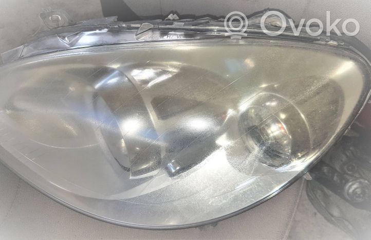 Mercedes-Benz B W245 Lampa przednia A1698204561