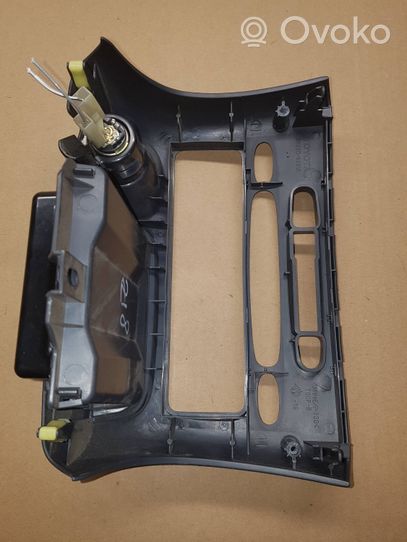 Toyota Yaris Radion/GPS-laitteen pääyksikön kehys 7411152010