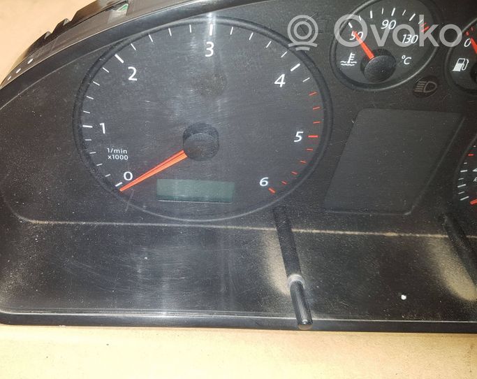 Volkswagen Transporter - Caravelle T5 Speedometer (instrument cluster) 88311346