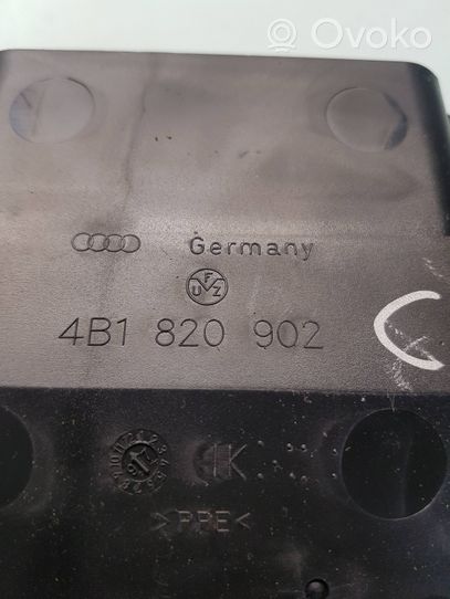 Audi A6 S6 C5 4B Kojelaudan sivutuuletussuuttimen kehys 4B1820902