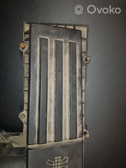 Volkswagen PASSAT B7 Air filter box cover 3C0129607