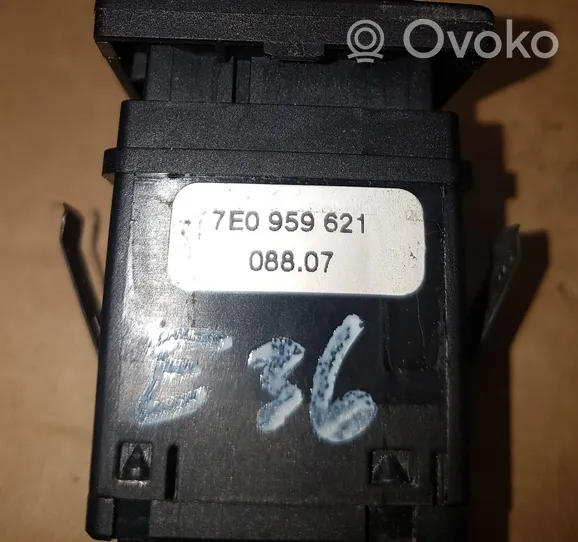 Volkswagen Multivan T5 Przycisk / Przełącznik ogrzewania szyby przedniej / czołowej 7E0959621