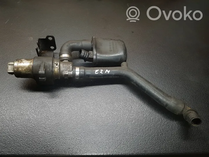 Volkswagen Golf III Valvola di regolazione del minimo 3981070899