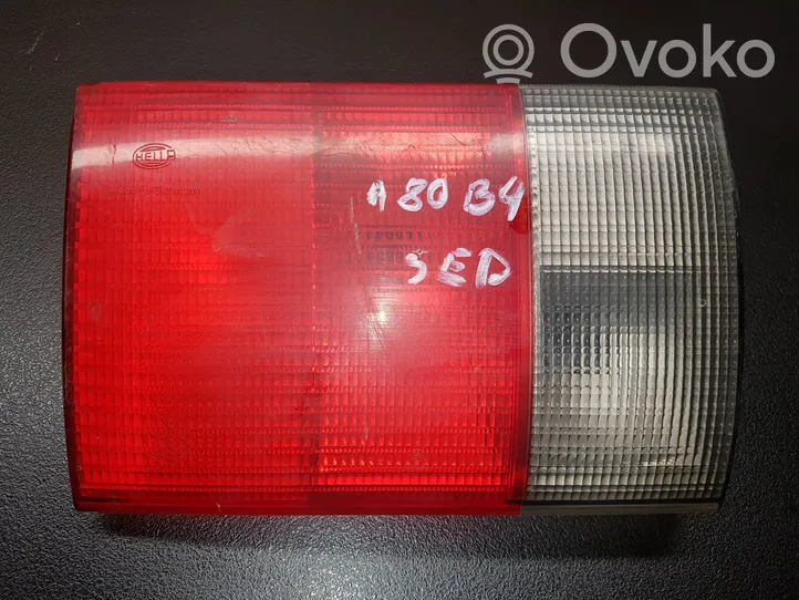 Audi 80 90 B2 Lampy tylnej klapy bagażnika 8A0945093D