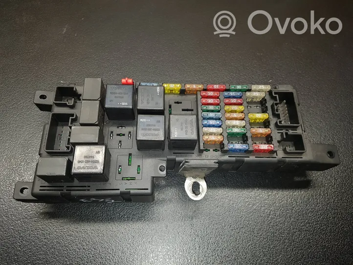 Volvo XC70 Módulo de fusible 8678449