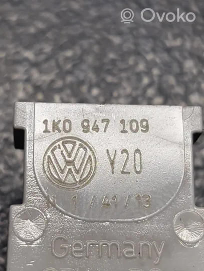 Volkswagen PASSAT B7 Muu sisävalo 1K0947109