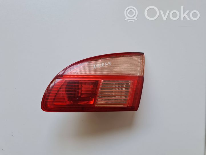 Toyota Avensis T220 Galinis žibintas dangtyje 89022025