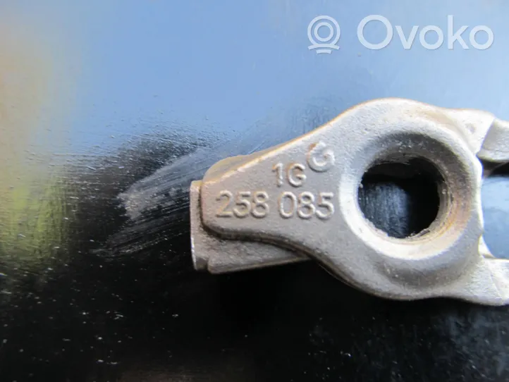 Peugeot 508 Fuel Injector clamp holder 258085