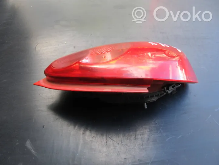 Toyota Aygo AB10 Aizmugurējais lukturis virsbūvē 815600H020