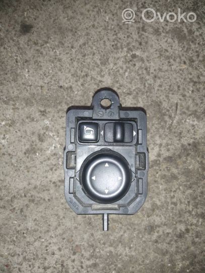 Renault Kadjar Bouton de commutateur rétroviseur latéral 255700688R