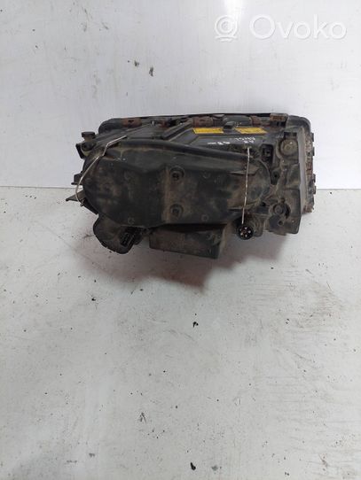 Audi A8 S8 D2 4D Lampa przednia 0301047611