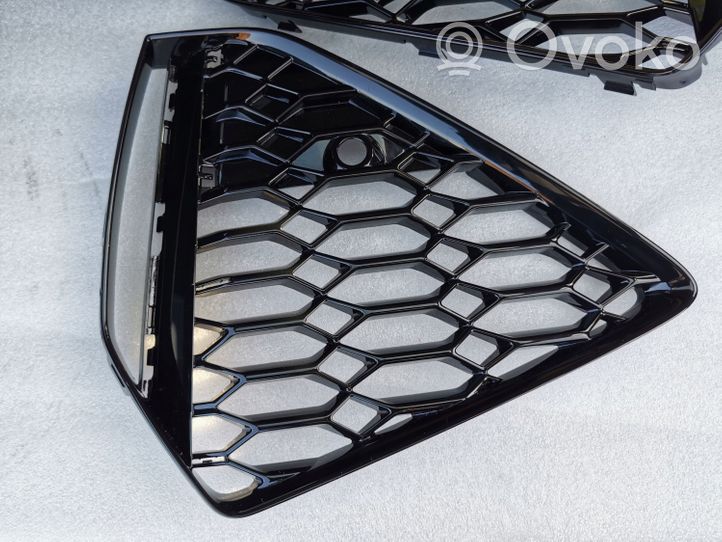 Audi RS6 C8 Grille inférieure de pare-chocs avant 4K8807682D