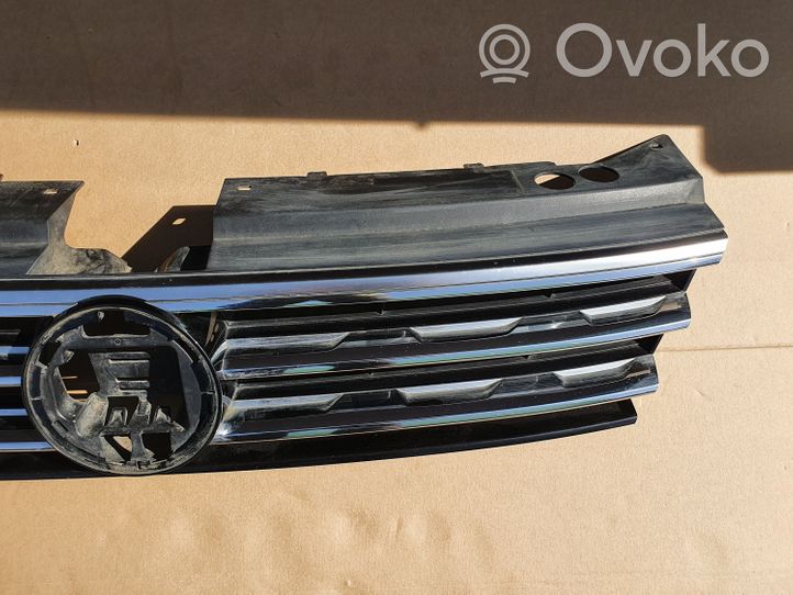 Volkswagen Tiguan Grille calandre supérieure de pare-chocs avant 5NA853653B