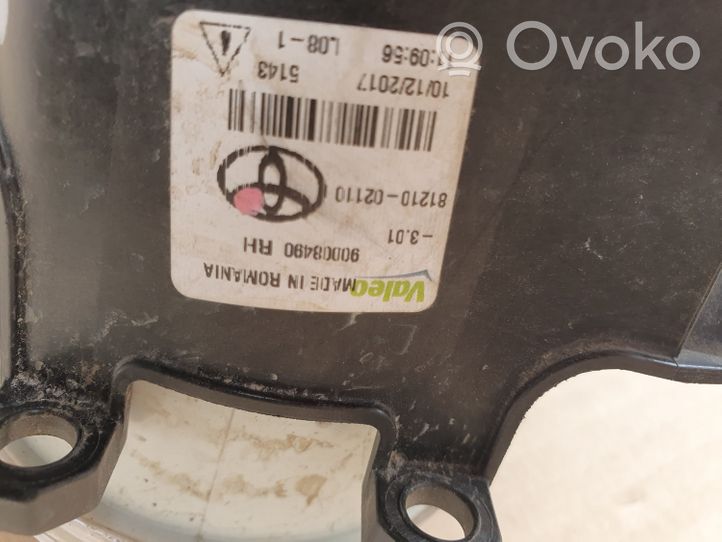 Toyota Avensis T270 Światło przeciwmgłowe przednie 8121002110