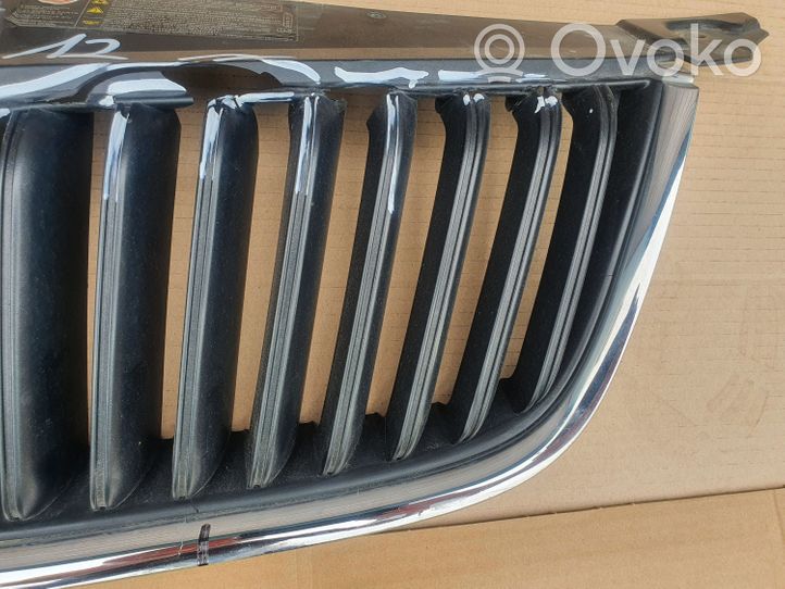 Skoda Yeti (5L) Maskownica / Grill / Atrapa górna chłodnicy 5L0853668