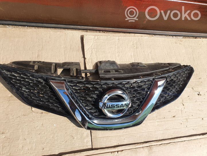 Nissan Qashqai Maskownica / Grill / Atrapa górna chłodnicy 623104EM0AB1