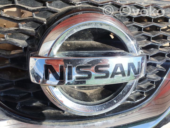Nissan Qashqai Maskownica / Grill / Atrapa górna chłodnicy 623104EM0AB1