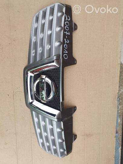 Nissan Qashqai+2 Grille calandre supérieure de pare-chocs avant 62310JD00B