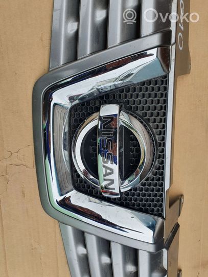 Nissan Qashqai+2 Grille calandre supérieure de pare-chocs avant 62310JD00B