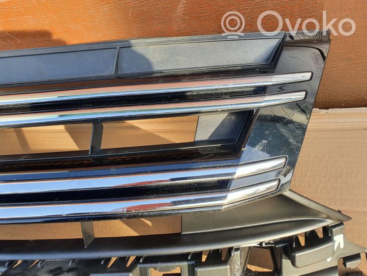 Volkswagen Tiguan Grotelės viršutinės 5N0853653E