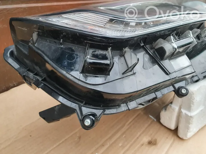 Toyota Highlander XU70 Lampa przednia 101008A06K