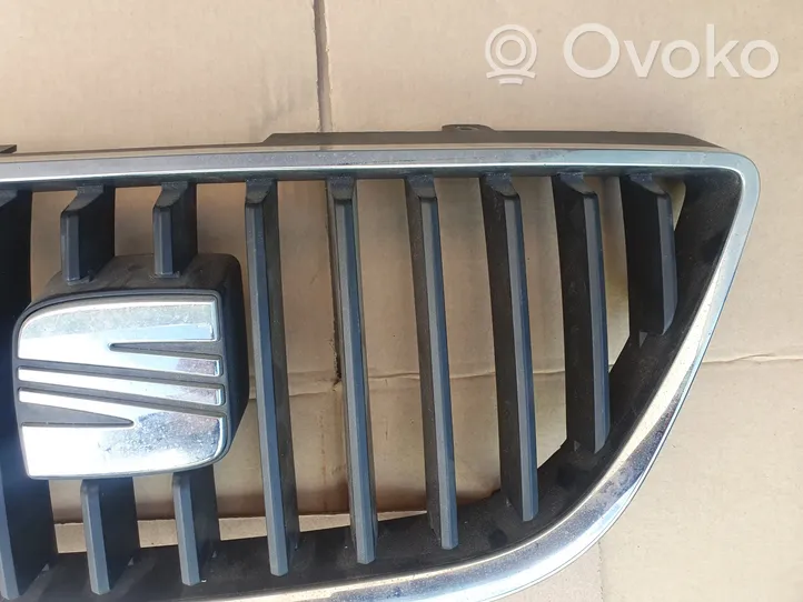 Seat Ibiza IV (6J,6P) Grille calandre supérieure de pare-chocs avant 6J0853651