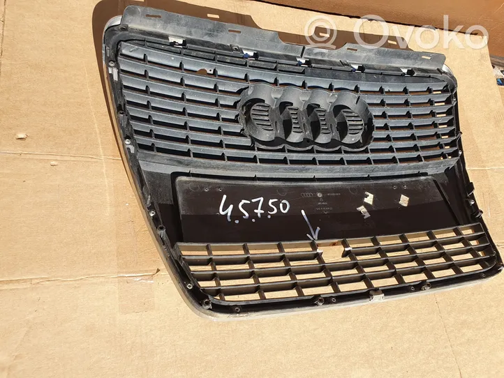 Audi A6 S6 C6 4F Etupuskurin ylempi jäähdytinsäleikkö 4F0853651S