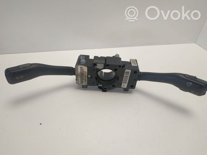 Volkswagen Bora Commodo de clignotant 8L0953513G