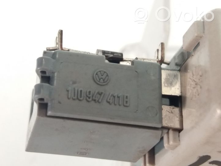 Volkswagen Bora Luce interna per portiera anteriore 1J0947411B