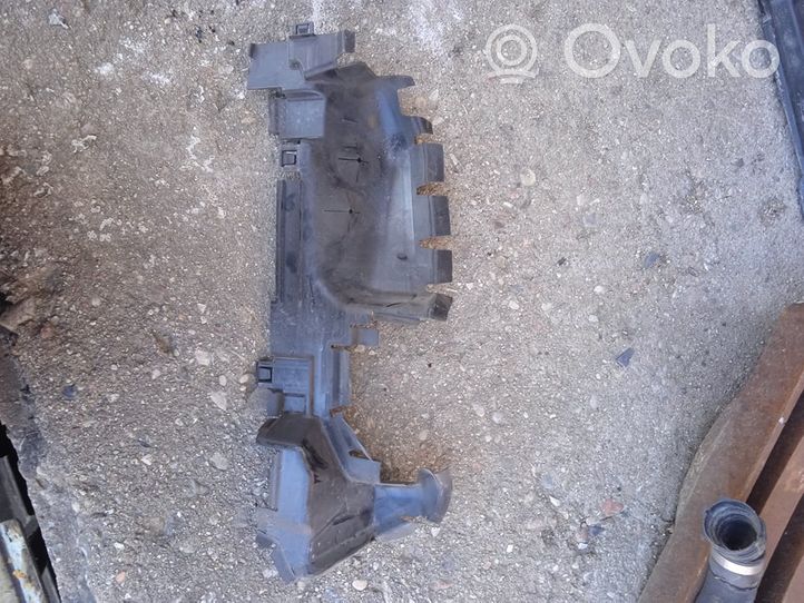 Audi Q7 4M Parte del condotto di aspirazione dell'aria 4M0121283