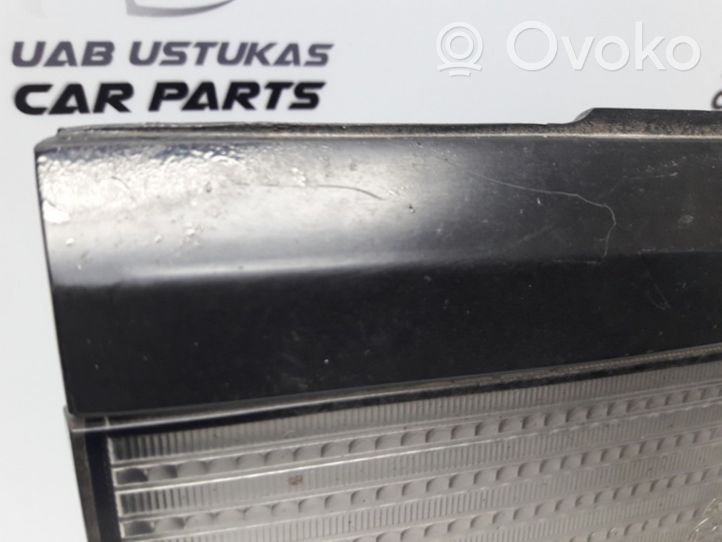 Volkswagen PASSAT B3 Takaluukun takavalot 333945107