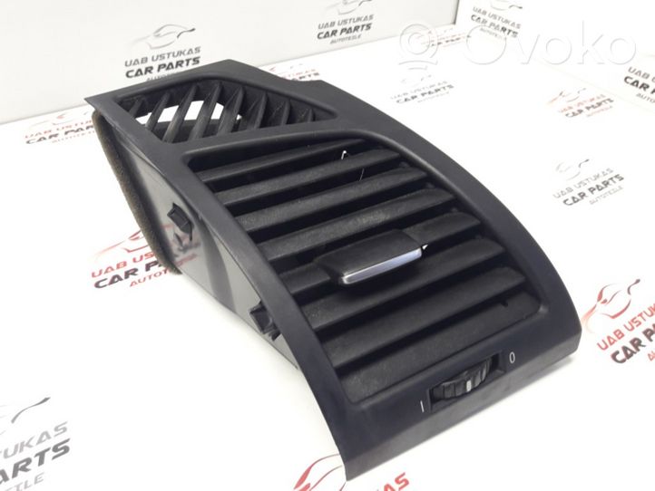 BMW 1 E82 E88 Dashboard side air vent grill/cover trim 7059188