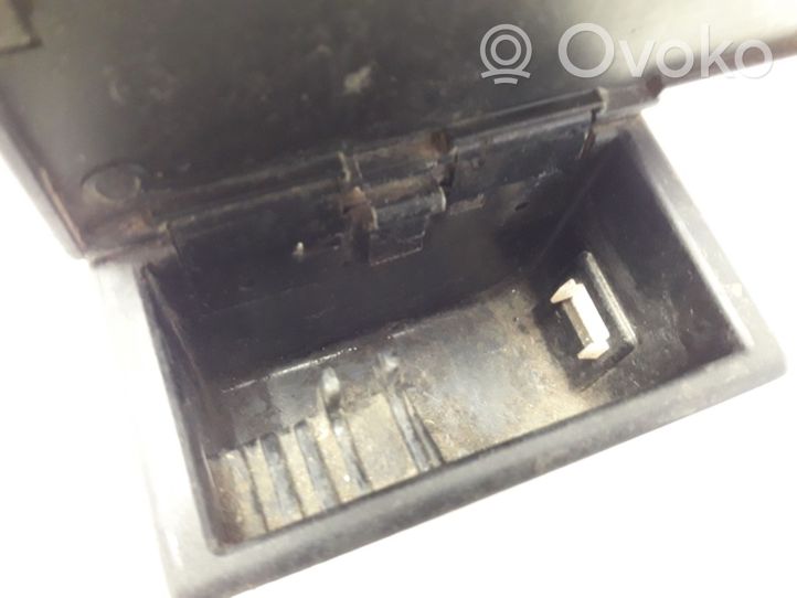 Audi 100 200 5000 C3 Takaoven tuhkakuppi 443857405B