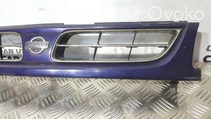 Nissan Primera Grille calandre supérieure de pare-chocs avant 6231095N00